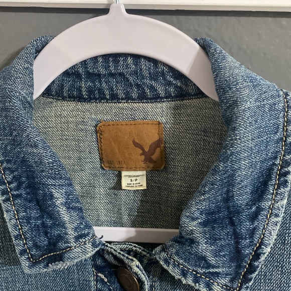 AE Cropped Denim Jacket - Picture 4 of 11